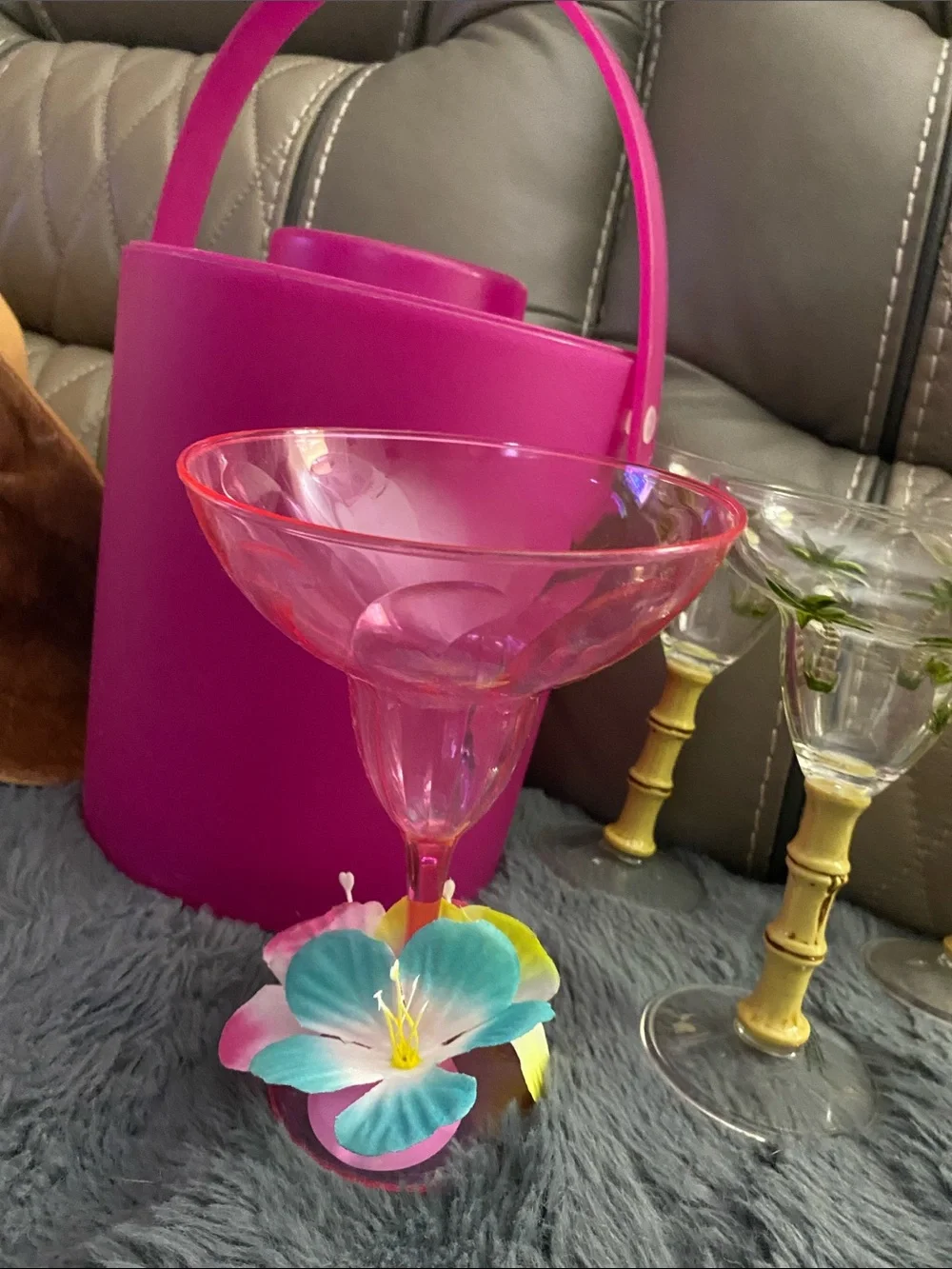 Elegant Bamboo-Style Stem Margarine i Glasses - Set with  a pink ice bucket